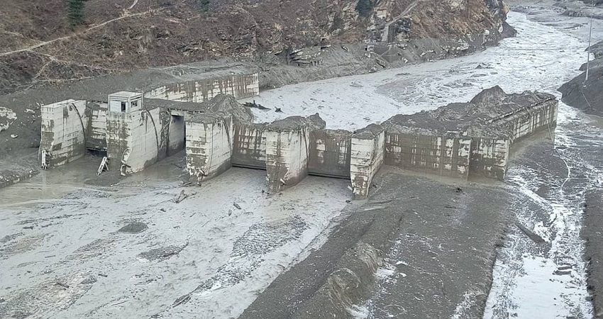 ऋषिगंगा में चल रहा है रेस्क्यू ऑपरेशन, 27 लोगों को टनल से निकाला, 203 लोग हुए लापता ऋषिगंगा में चल रहा है रेस्क्यू ऑपरेशन, 27 लोगों को टनल से निकाला, 203 लोग हुए लापता
